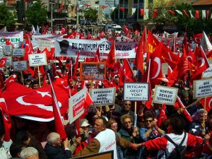 Miting 1 Mayıs Meydan Bayrakları